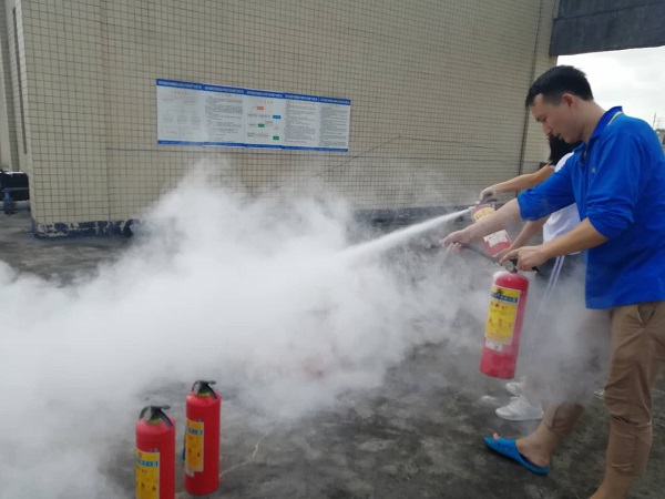 滅火器使用操（cāo）練